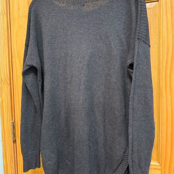 Old Navy size L pretty, cozy charcoal sweater - Picture 6 of 8
